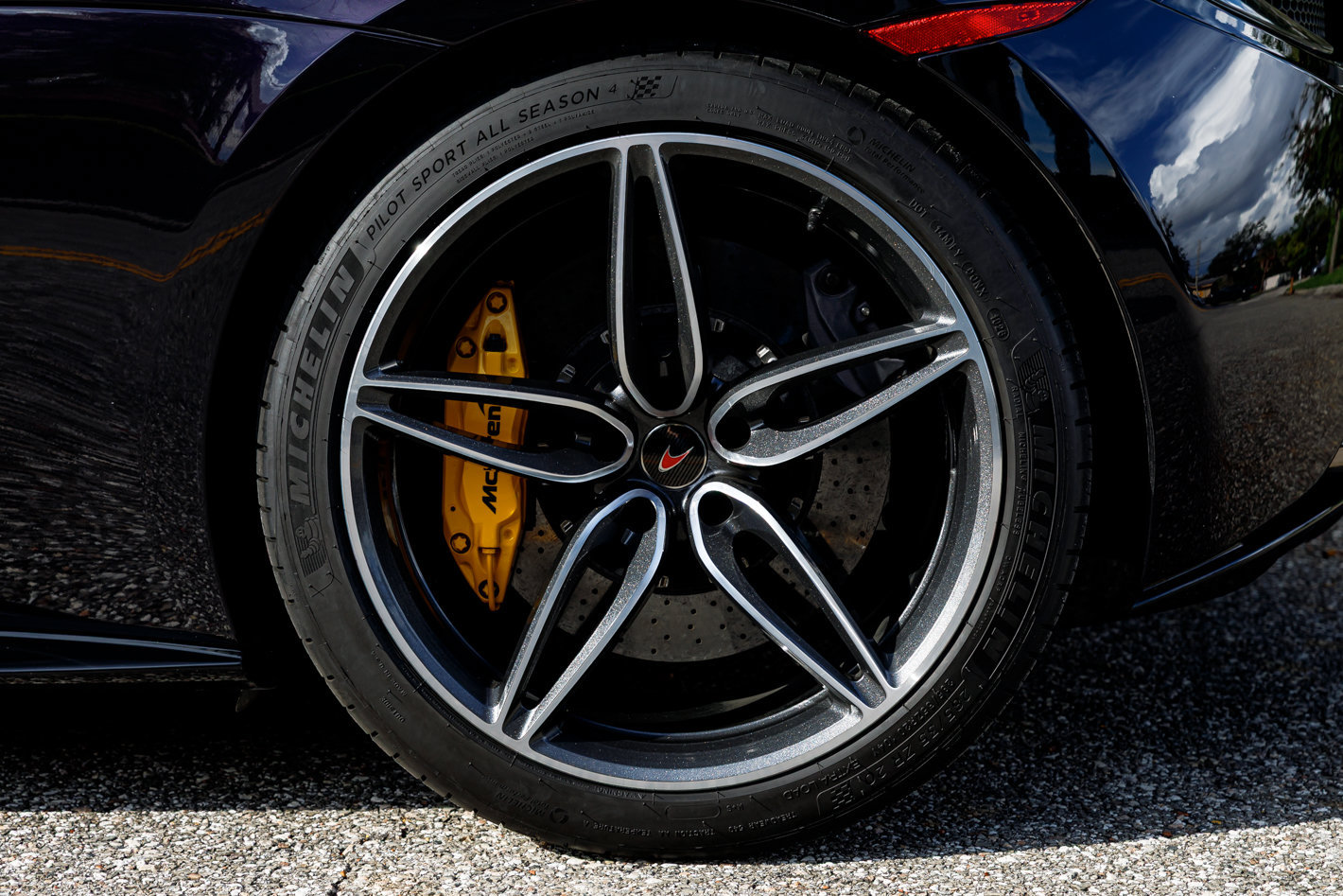 Used 2018 McLaren 570S RWD image 32
