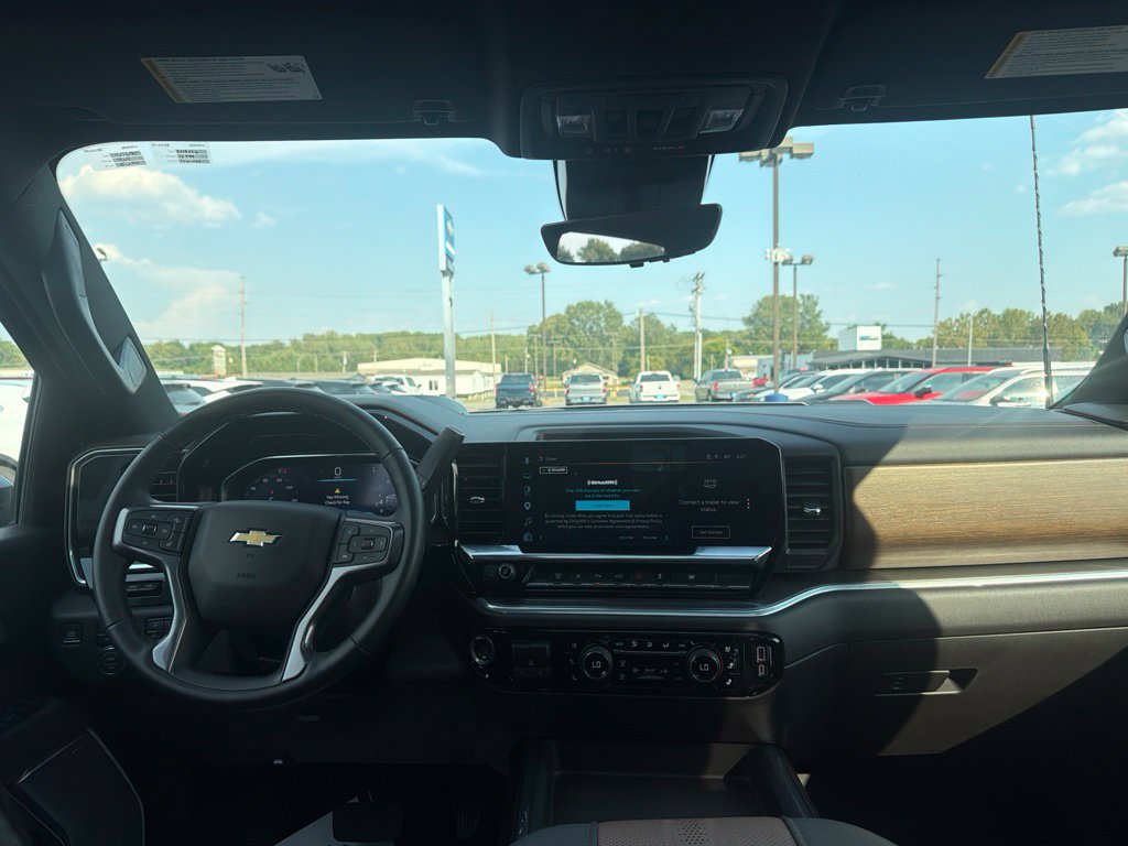 Used 2025 Chevrolet Silverado 2500 High Country w/ Technology Package AWD/4WD image 16