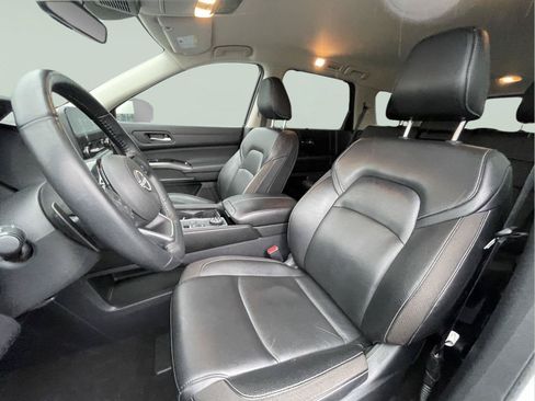 Used 2023 Nissan Pathfinder SL AWD/4WD image 13