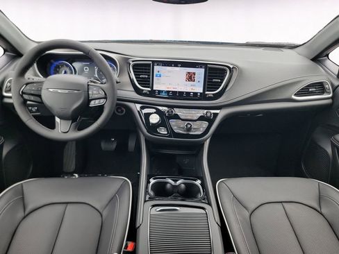 New 2027 Chrysler Pacifica Limited FWD image 10