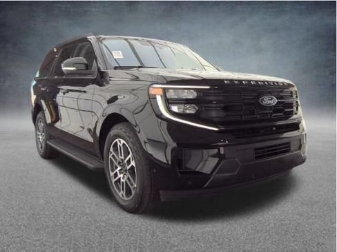 Used 2025 Ford Expedition Active AWD/4WD image 3