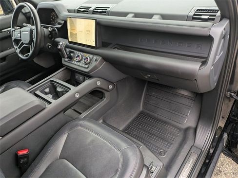Used 2024 Land Rover Defender 130 X-Dynamic SE image 19