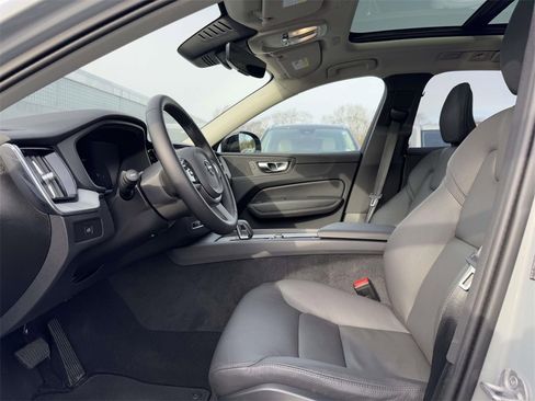 Certified 2025 Volvo XC60 B5 Plus image 13