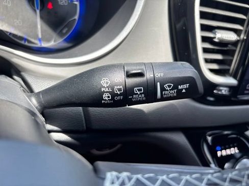 Used 2025 Chrysler Pacifica Select FWD image 23