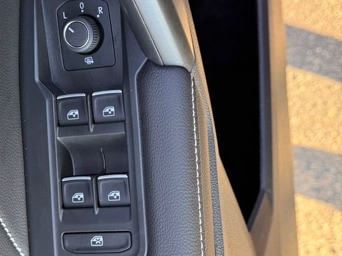 Used 2024 Volkswagen Tiguan SE R-Line image 17