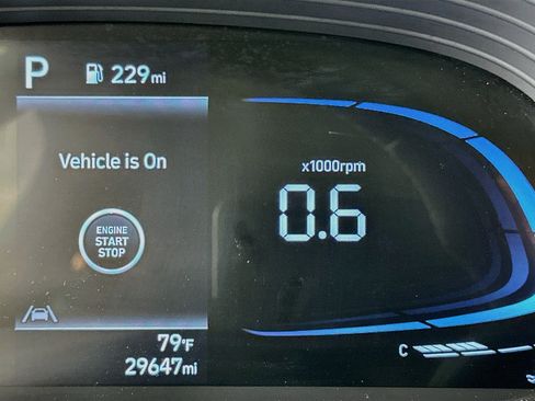 Used 2025 Hyundai Venue SEL FWD image 19