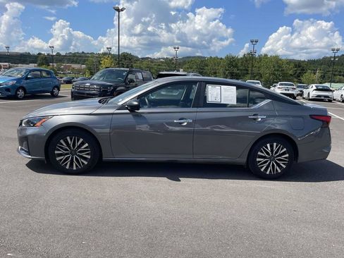 Used 2025 Nissan Altima 2.5 SV FWD image 6