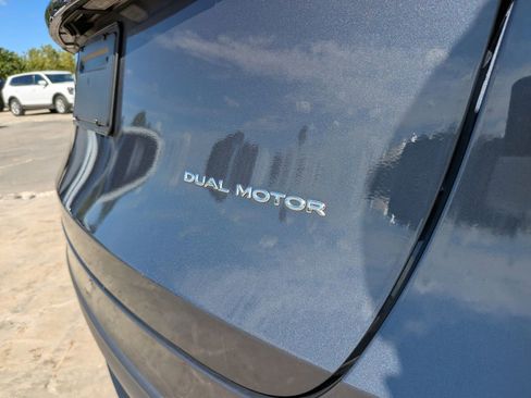 Used 2023 Tesla Model Y Long Range AWD/4WD image 12