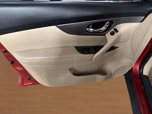 Used 2016 Nissan Rogue SV image 11