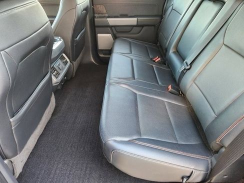 Used 2022 Ford F150 Lariat w/ Equipment Group 502A High image 31