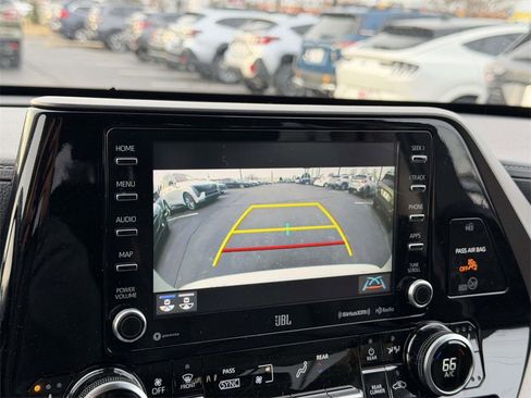 Used 2021 Toyota Highlander Limited image 23