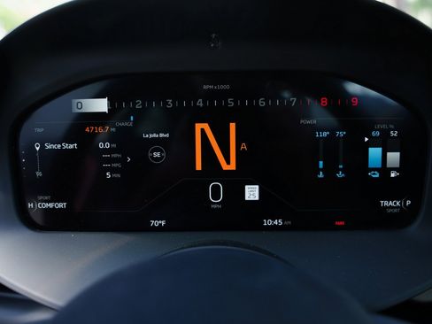 Used 2025 McLaren Artura image 13