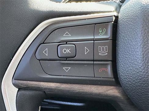 Used 2024 Jeep Grand Cherokee Limited w/ Luxury Tech Group II image 33