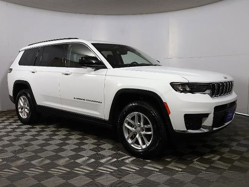 Used 2023 Jeep Grand Cherokee L Laredo image 3