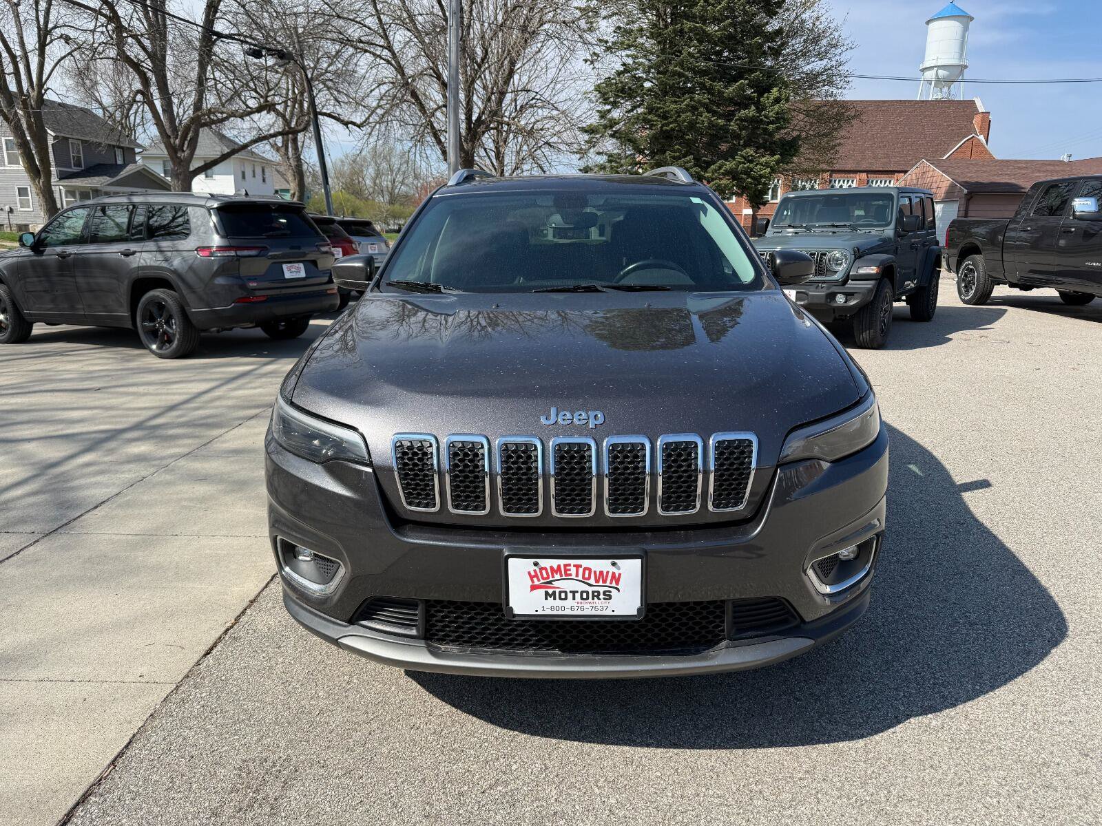 Used 2019 Jeep Cherokee Limited AWD/4WD image 2