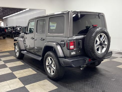 Used 2018 Jeep Wrangler Unlimited Sahara AWD/4WD image 15