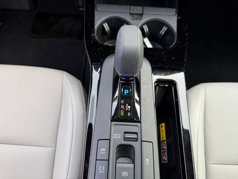 Used 2024 Toyota Prius Limited w/ Limited Premium Package image 9