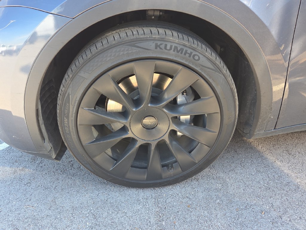 Used 2023 Tesla Model Y Long Range AWD/4WD image 5