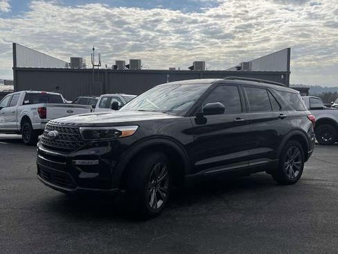 Used 2022 Ford Explorer XLT w/ Equipment Group 202A image 8