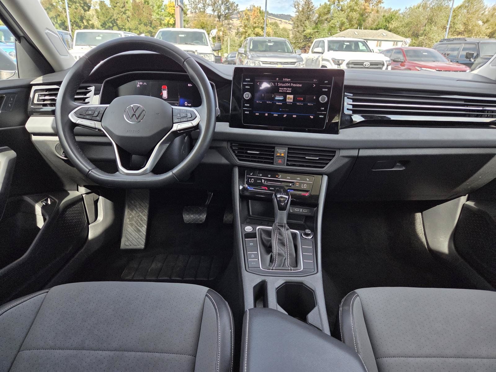 Used 2025 Volkswagen Jetta SE FWD image 15