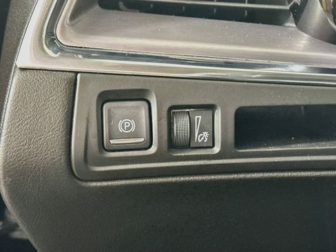 Used 2019 Cadillac XT5 Premium Luxury FWD image 16