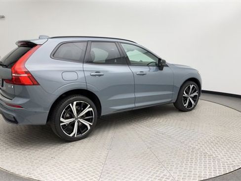 Certified 2023 Volvo XC60 B5 Ultimate w/ Climate Package image 2