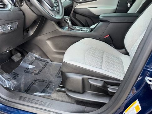 Used 2022 Chevrolet Equinox LS w/ LPO, Chrome Package FWD image 18