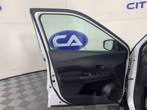 Used 2022 Nissan Kicks S image 13