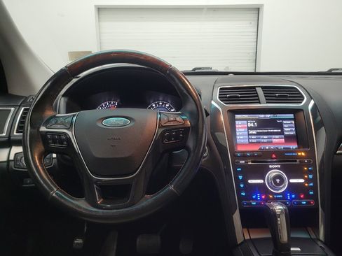 Used 2016 Ford Explorer Platinum image 22