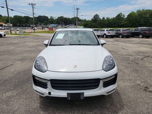 Used 2015 Porsche Cayenne Turbo AWD/4WD image 3