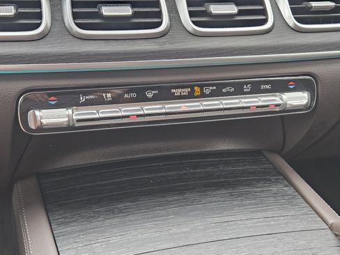 Used 2022 Mercedes-Benz GLS 450 4MATIC image 16