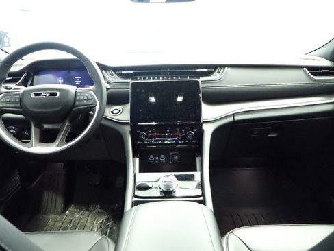 Used 2025 Jeep Grand Cherokee Limited w/ Trailer Tow Package image 26