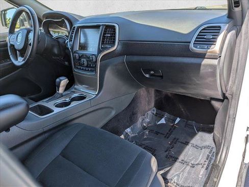 Used 2017 Jeep Grand Cherokee Laredo w/ Quick Order Package 23E AWD/4WD image 20