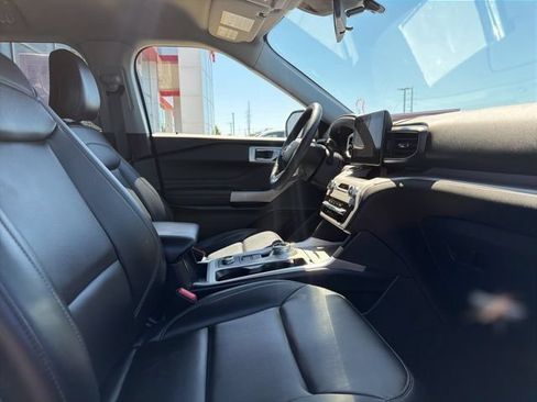 Used 2024 Ford Explorer XLT w/ Equipment Group 202A AWD/4WD image 31