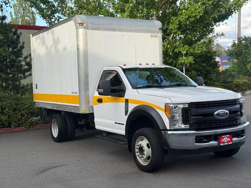 Used 2017 Ford F550 2WD Regular Cab Super Duty image 3