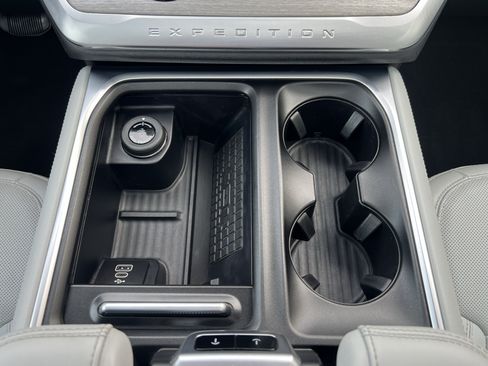 Used 2025 Ford Expedition Platinum AWD/4WD image 34