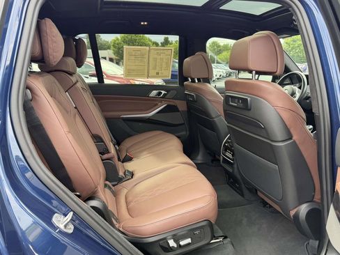 Used 2022 BMW X7 M50i w/ Dynamic Handling Package AWD/4WD image 13
