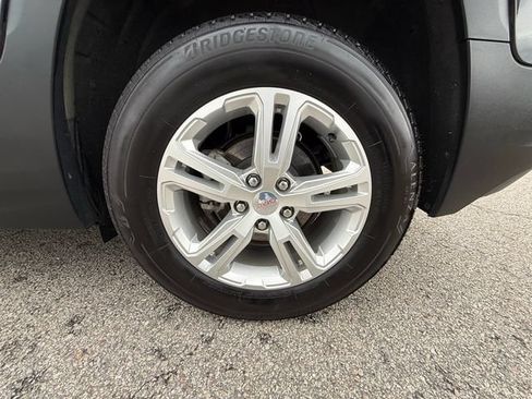 Used 2024 GMC Terrain SLE AWD/4WD image 32
