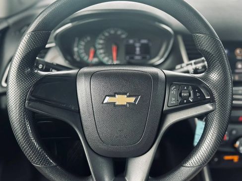 Used 2020 Chevrolet Trax LS FWD image 10