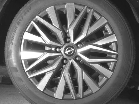 Used 2025 Nissan Altima 2.5 SV FWD image 15