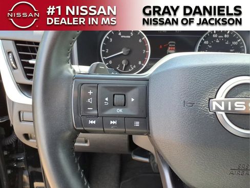 Used 2025 Nissan Rogue SV FWD image 14