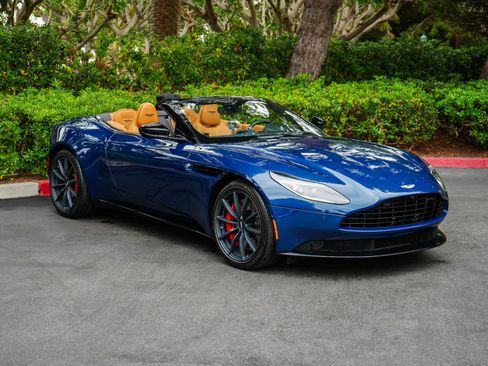 Used 2023 Aston Martin DB11 Volante RWD image 2