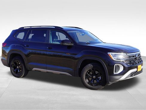 Used 2024 Volkswagen Atlas Peak Edition SEL AWD/4WD image 2