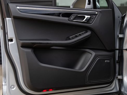 Certified 2026 Porsche Macan AWD/4WD image 22