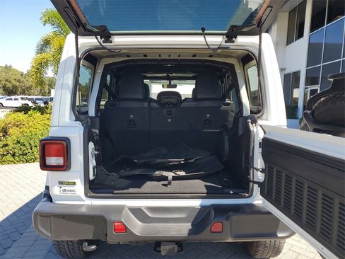 Used 2022 Jeep Wrangler Unlimited Sahara image 10