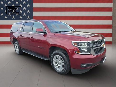 Used 2019 Chevrolet Suburban LT w/ Luxury Package AWD/4WD image 3
