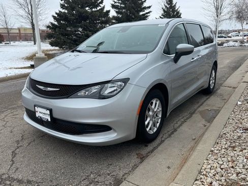 Used 2023 Chrysler Voyager LX image 31
