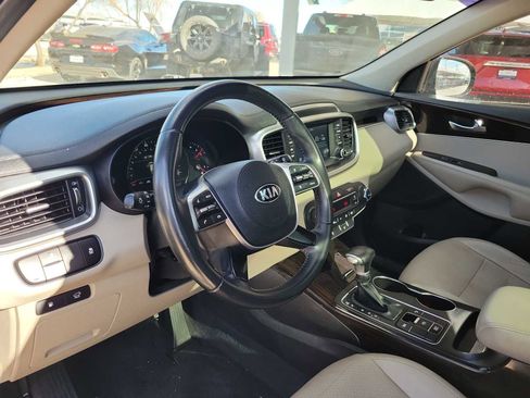 Used 2020 Kia Sorento EX image 2