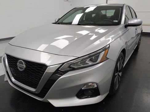 Used 2019 Nissan Altima 2.5 SL FWD image 15