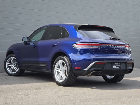 Certified 2022 Porsche Macan AWD/4WD image 3